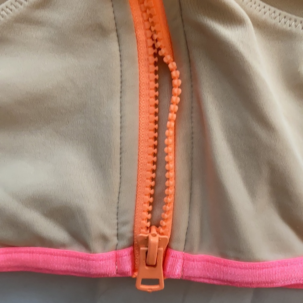 NWOT Victoria’s Secret Swim Top M - Picture 7 of 7